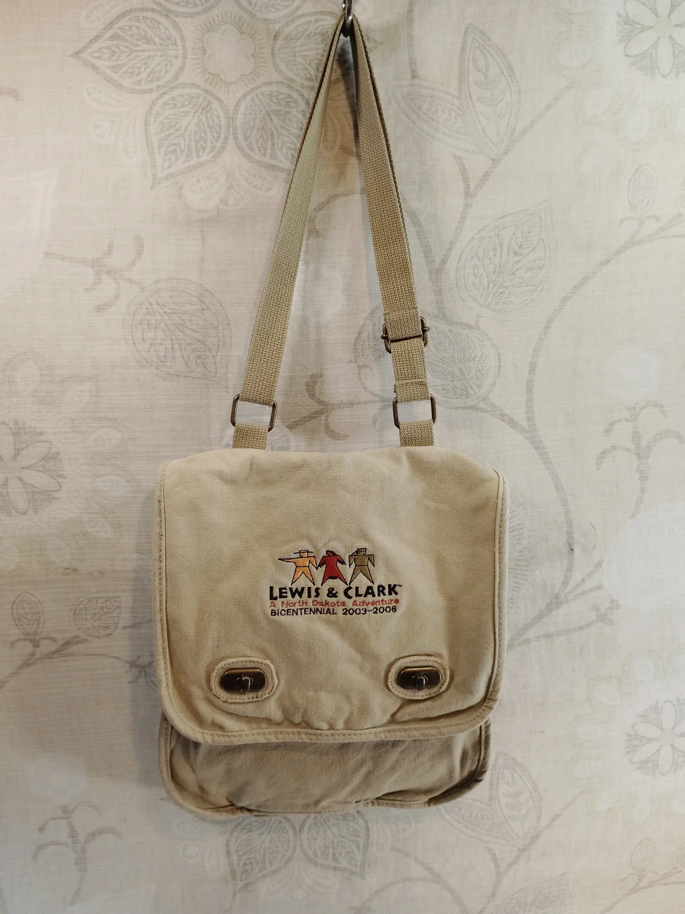 The Unbranded Brand crossbody adj